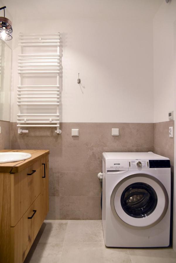 Flat 10 In The Old Town, 2 Bedrooms, Underground Parking Apartment *