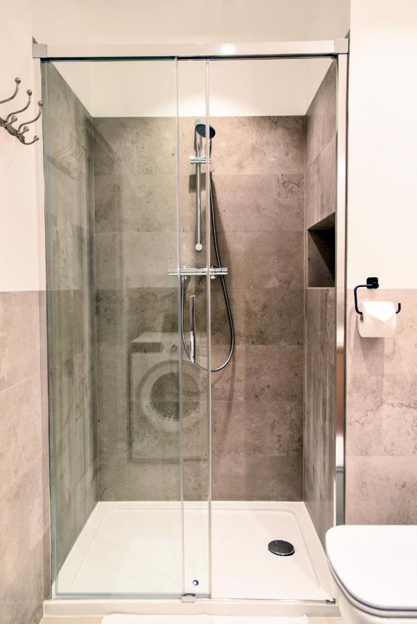 Flat 10 In The Old Town, 2 Bedrooms, Underground Parking Apartment *